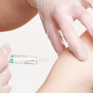 云南瑞丽3地升为高风险，新冠疫苗得打起来了！